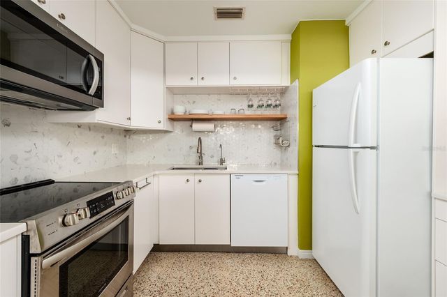 661 63RD AVENUE S, St Petersburg, FL 33705