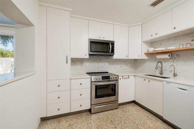 661 63RD AVENUE S, St Petersburg, FL 33705