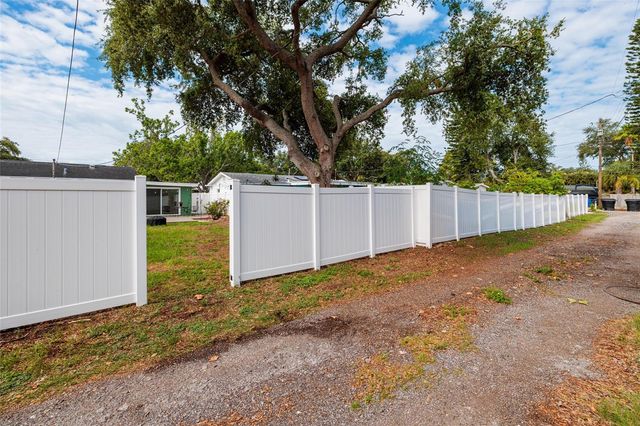 661 63RD AVENUE S, St Petersburg, FL 33705