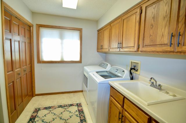 1416 Forest Park Lane, Burnsville, MN 55337