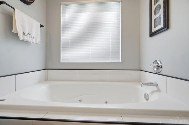 1548 Alexander Drive, Hamilton, OH 45013