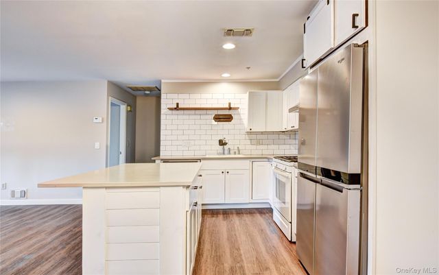 60 The Rise, Warwick, NY 10990