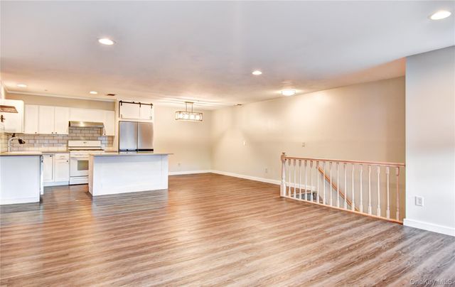 60 The Rise, Warwick, NY 10990