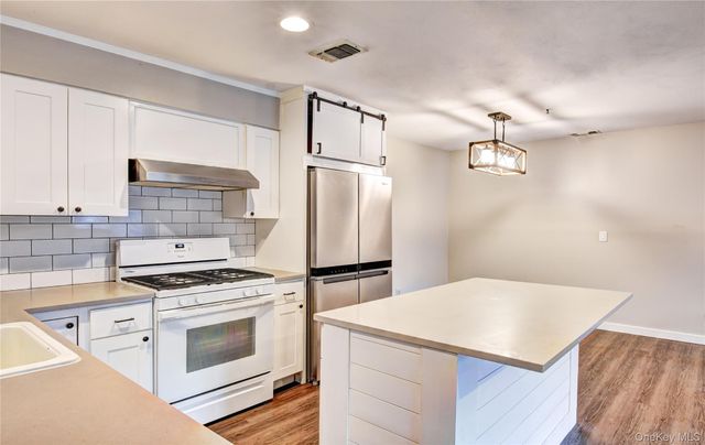 60 The Rise, Warwick, NY 10990