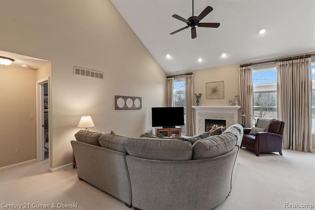 781 Pheasant Run West Drive, Wixom, MI 48393