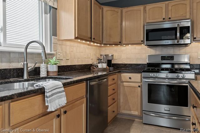 781 Pheasant Run West Drive, Wixom, MI 48393