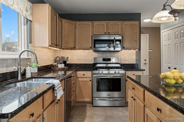 781 Pheasant Run West Drive, Wixom, MI 48393