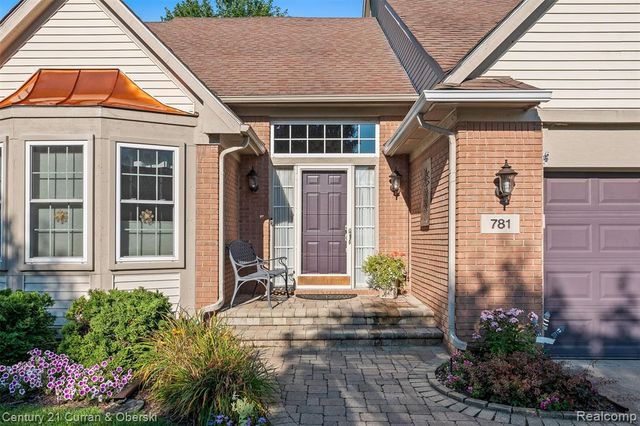 781 Pheasant Run West Drive, Wixom, MI 48393