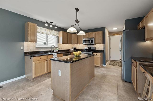 781 Pheasant Run West Drive, Wixom, MI 48393