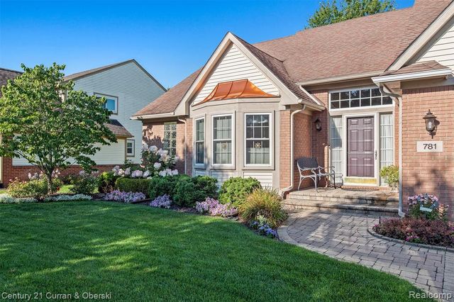 781 Pheasant Run West Drive, Wixom, MI 48393