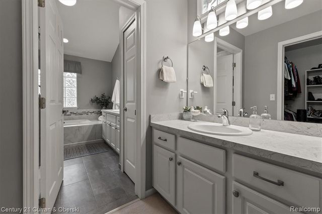 781 Pheasant Run West Drive, Wixom, MI 48393