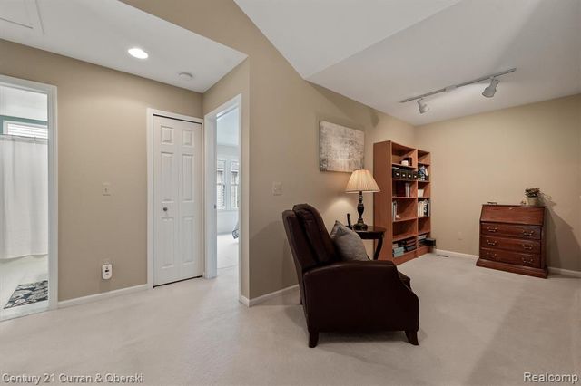 781 Pheasant Run West Drive, Wixom, MI 48393