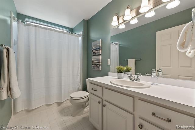 781 Pheasant Run West Drive, Wixom, MI 48393