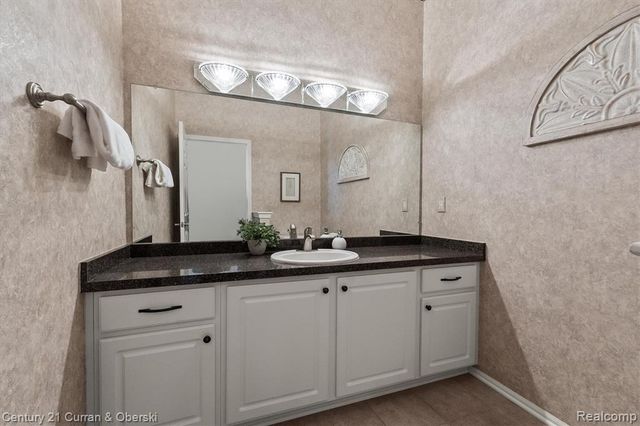 781 Pheasant Run West Drive, Wixom, MI 48393