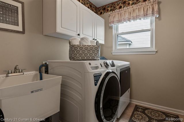 781 Pheasant Run West Drive, Wixom, MI 48393