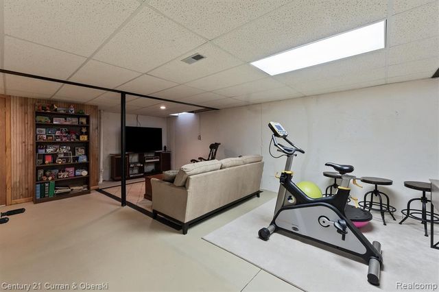 781 Pheasant Run West Drive, Wixom, MI 48393