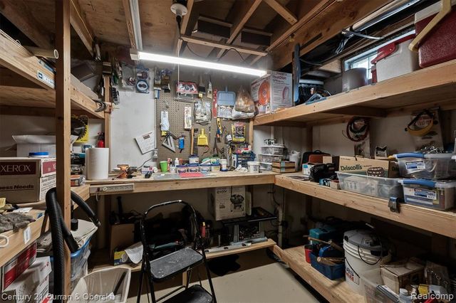 781 Pheasant Run West Drive, Wixom, MI 48393