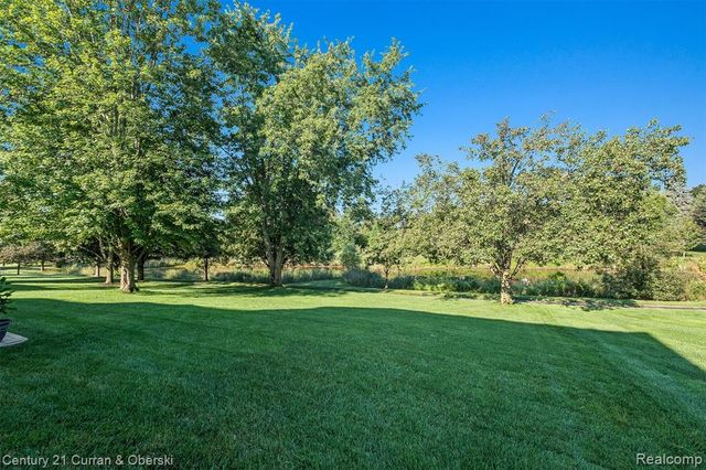 781 Pheasant Run West Drive, Wixom, MI 48393