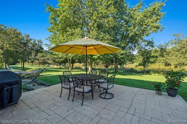 781 Pheasant Run West Drive, Wixom, MI 48393