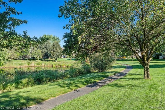 781 Pheasant Run West Drive, Wixom, MI 48393