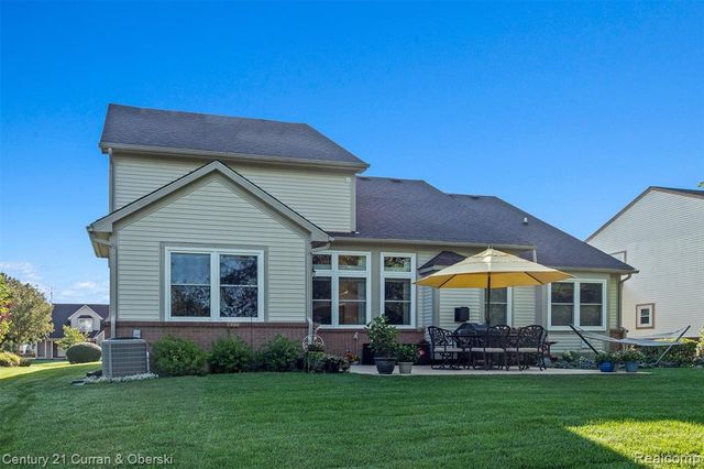 781 Pheasant Run West Drive, Wixom, MI 48393