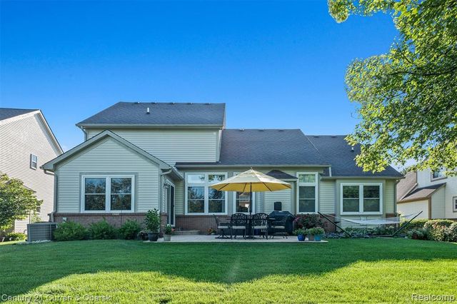 781 Pheasant Run West Drive, Wixom, MI 48393