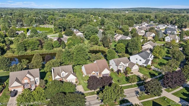 781 Pheasant Run West Drive, Wixom, MI 48393