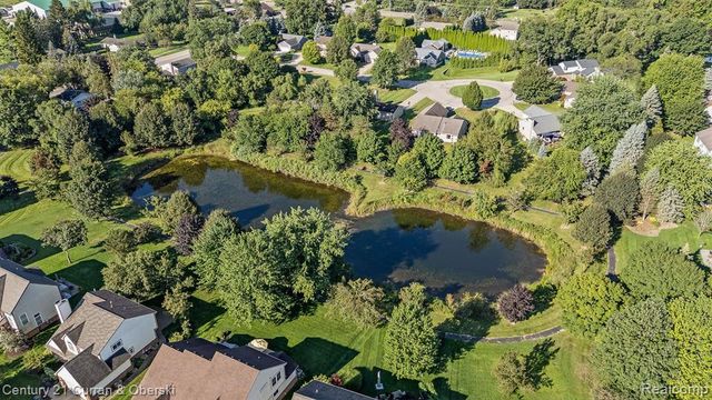 781 Pheasant Run West Drive, Wixom, MI 48393