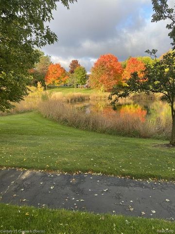 781 Pheasant Run West Drive, Wixom, MI 48393