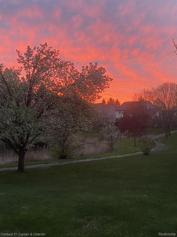 781 Pheasant Run West Drive, Wixom, MI 48393