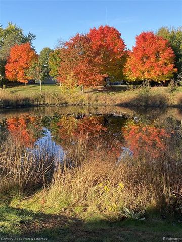 781 Pheasant Run West Drive, Wixom, MI 48393
