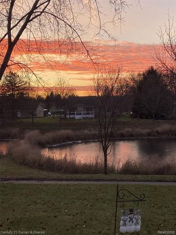 781 Pheasant Run West Drive, Wixom, MI 48393