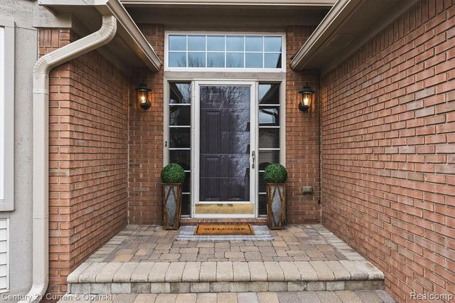 781 Pheasant Run West Drive, Wixom, MI 48393