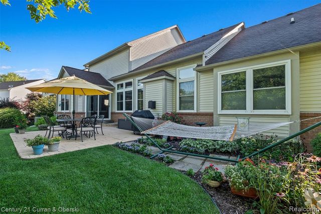 781 Pheasant Run West Drive, Wixom, MI 48393