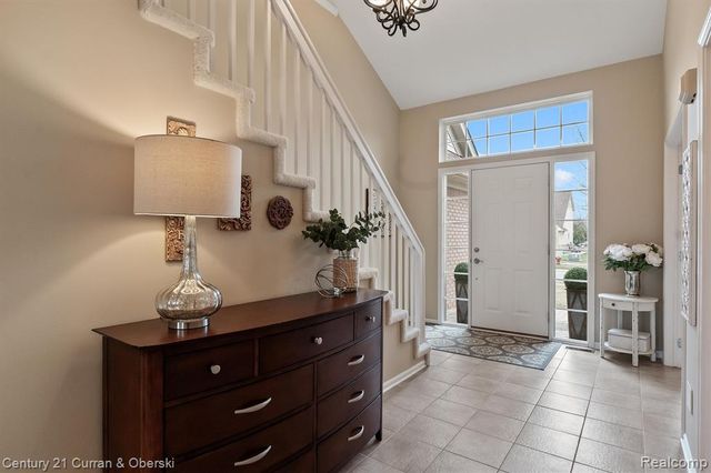 781 Pheasant Run West Drive, Wixom, MI 48393