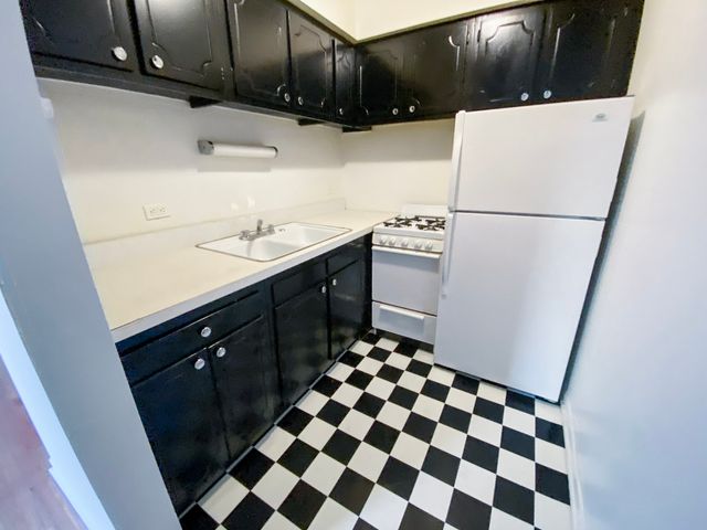 516 W Melrose Street 503, Chicago, IL 60657