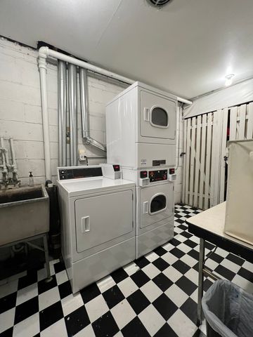 516 W Melrose Street 503, Chicago, IL 60657