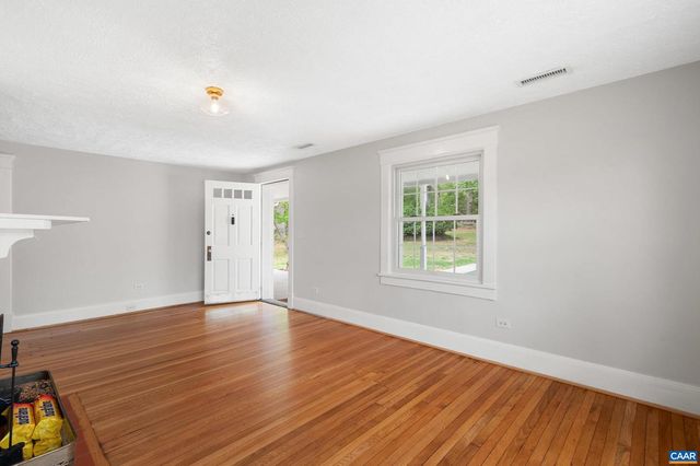 4973 RICHMOND RD, Keswick, VA 22947