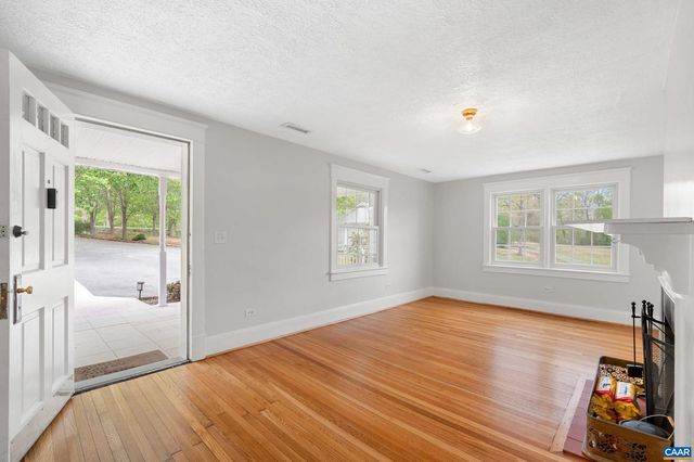 4973 RICHMOND RD, Keswick, VA 22947