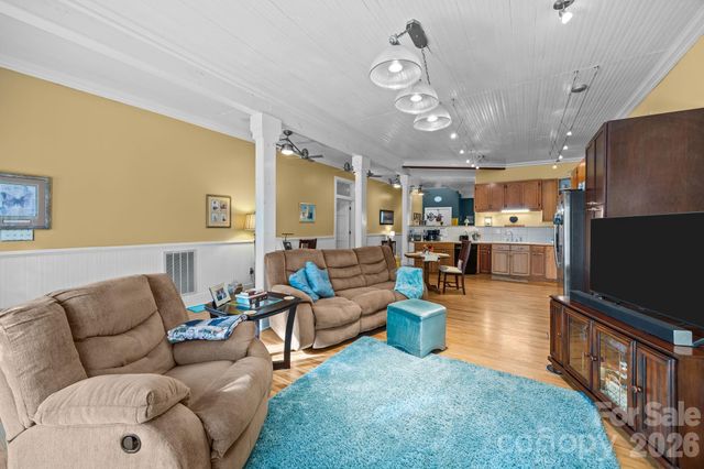 1223 S Lafayette Street, Shelby, NC 28152