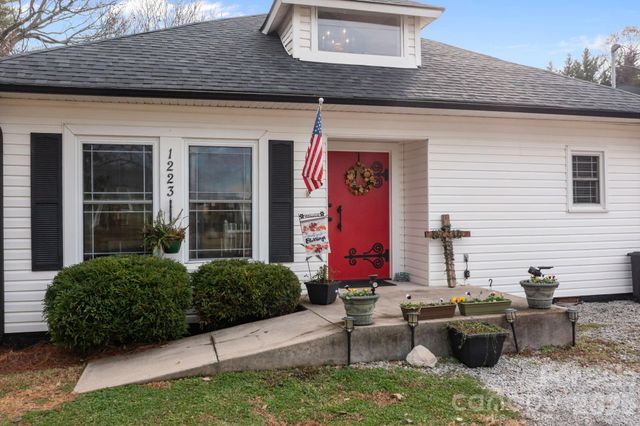 1223 S Lafayette Street, Shelby, NC 28152