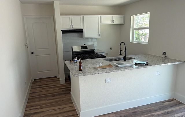 5207 Hemphill DR, San Antonio, TX 78228