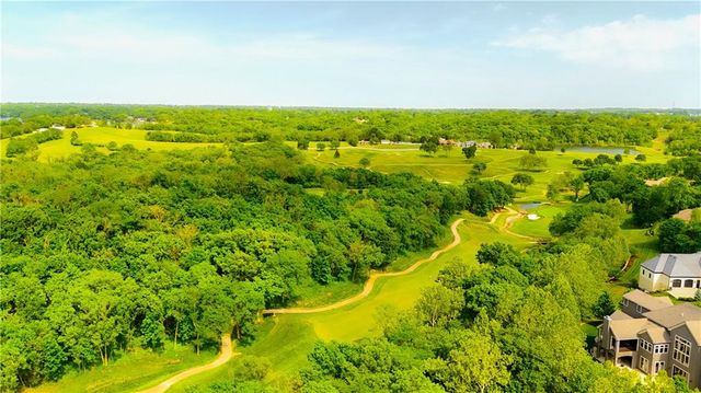 7190 N National Drive, Parkville, MO 64152