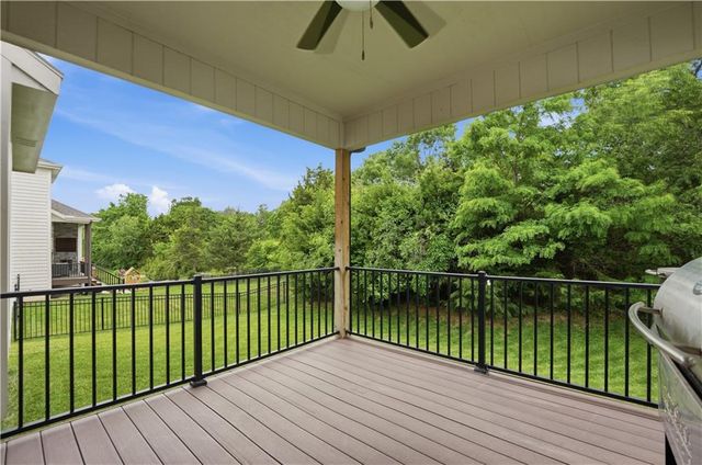 7190 N National Drive, Parkville, MO 64152