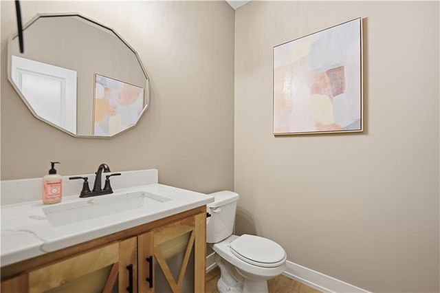 7190 N National Drive, Parkville, MO 64152