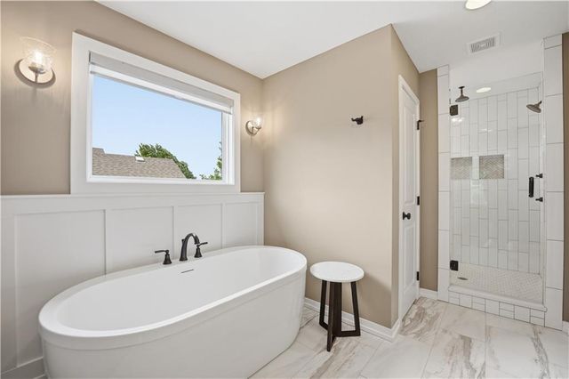 7190 N National Drive, Parkville, MO 64152