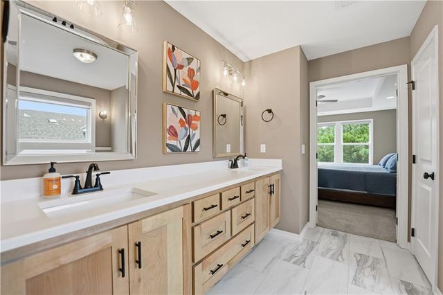 7190 N National Drive, Parkville, MO 64152