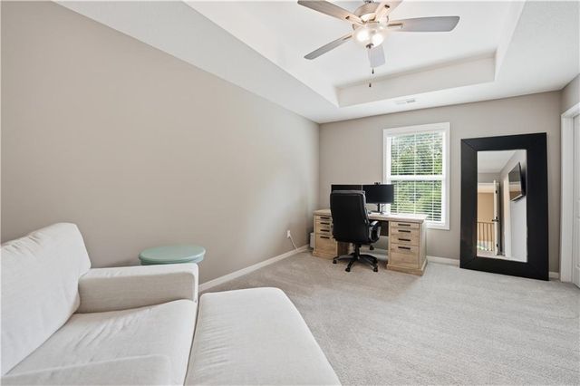 7190 N National Drive, Parkville, MO 64152