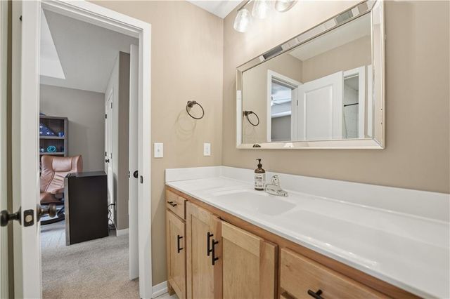 7190 N National Drive, Parkville, MO 64152