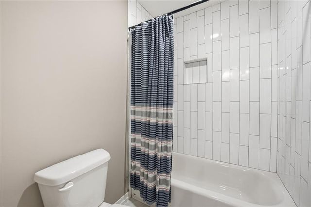 7190 N National Drive, Parkville, MO 64152